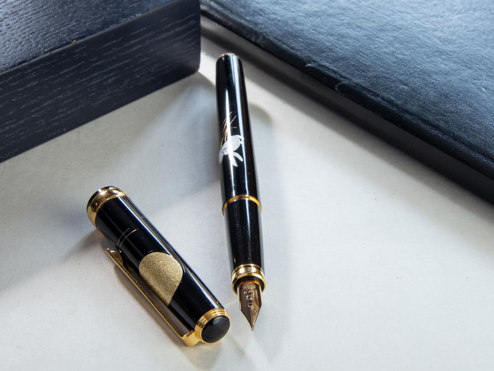 Platinum Kanazawa Maki-e The Moon and a Rabbit Fountain Pen