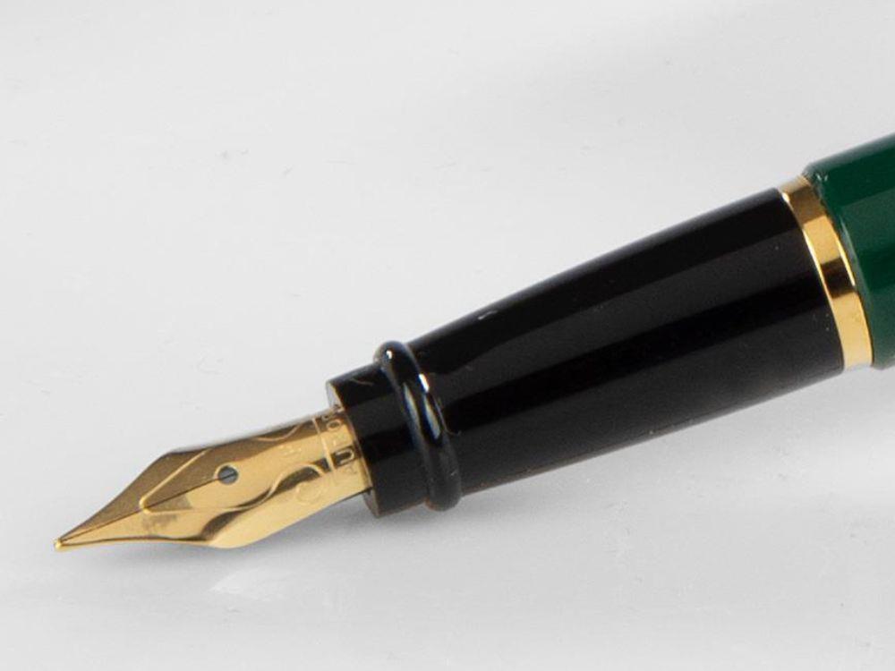 Aurora Ipsilon Fountain Pen, Resin, Gold trim, b11v