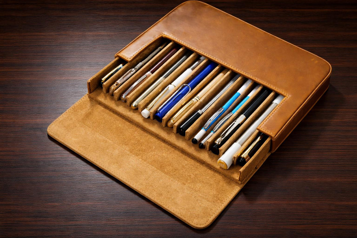 Iguana Pen Case Camel, 12 Writing Items