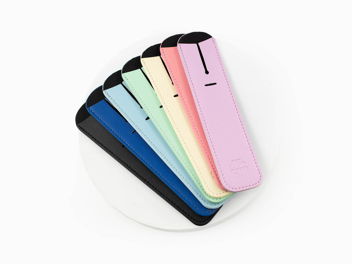 Iguana Writing Pouch Seafoam Green