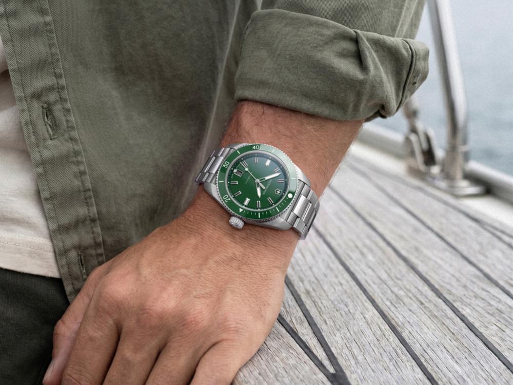 Victorinox Maverick Automatic Watch, Stainless Steel 316L, Green,  V242107