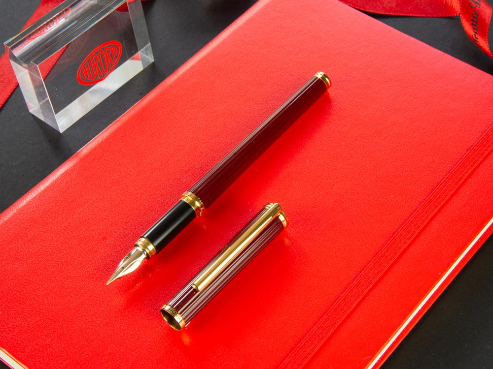 Aurora Fountain Pen Kona - Red Lacquer and Gold